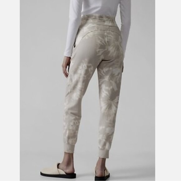 Athleta Willow Abalone Grey Drawstring Waistband Balance Jogger - Picture 4 of 4